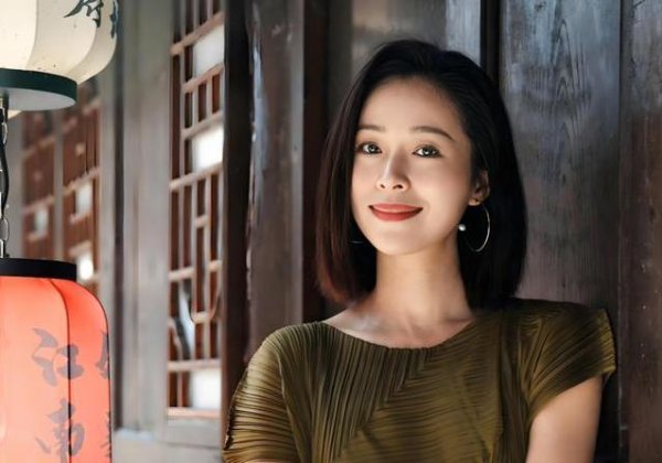 正规配资公司排名 出道26年绯闻缠身，江一燕42岁逆龄如少女，靠啥翻盘？